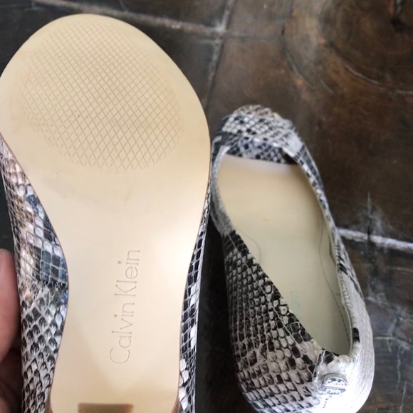 Calvin Klein open toe Python pumps - Picture 3 of 3
